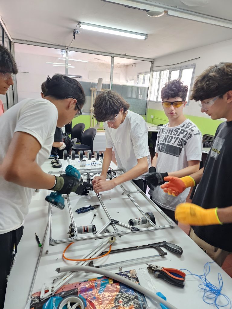 ¡Argentina en la FIRST Robotics Competition: Apoya a nuestros jóvenes talentos